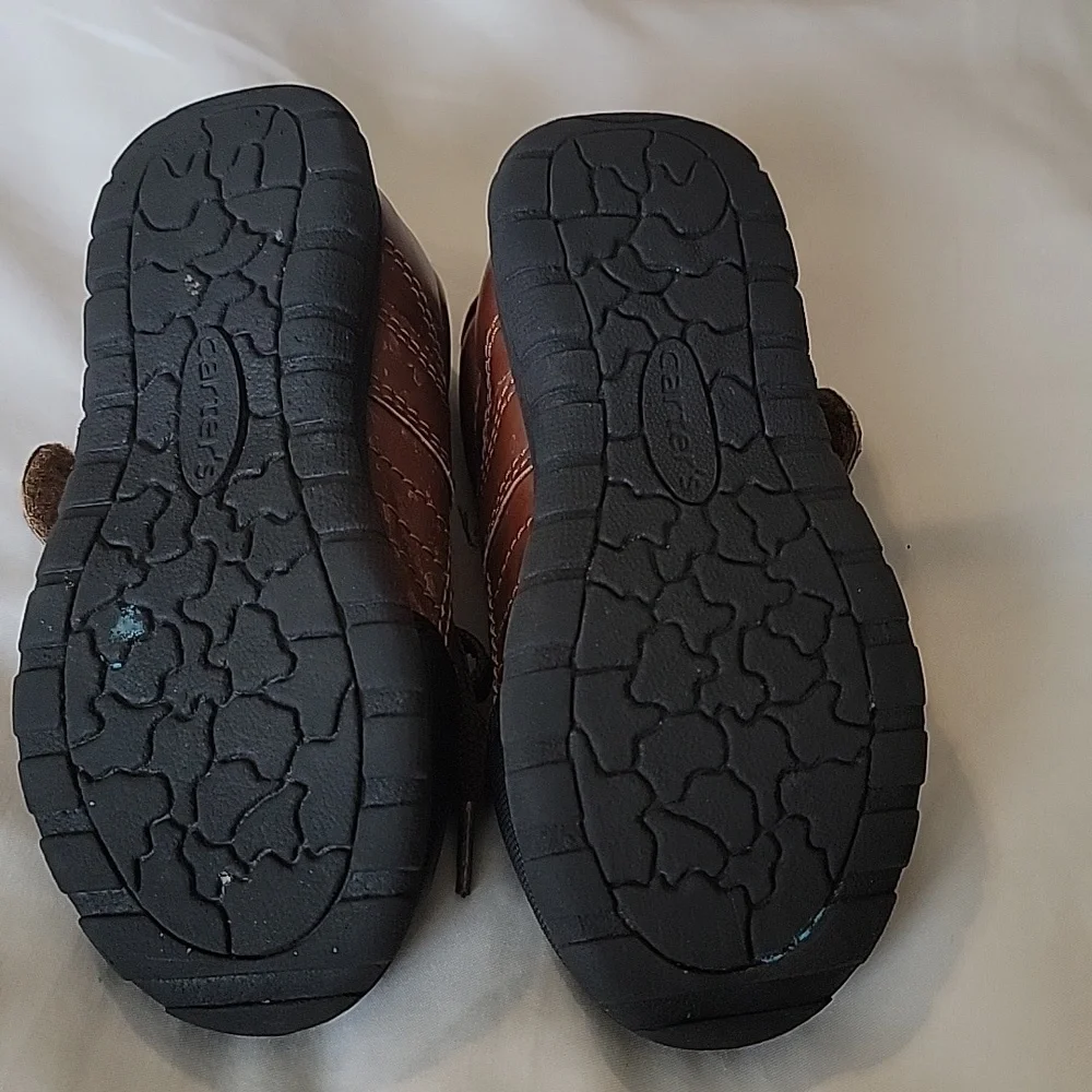 🌟Carter's boys sneakers, lace up, brown with black insoles, laces W/ Velcro Top